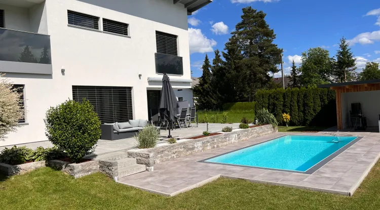 gotowy basen w ogrodzie